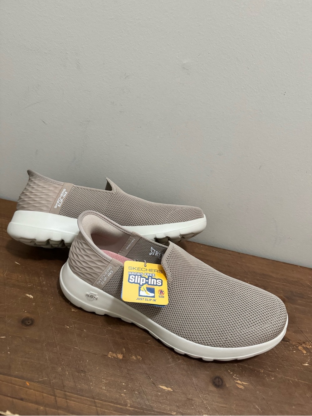Skechers Women’s Light Taupe Slip-On Slip-Ins Casual Loafers Size 10